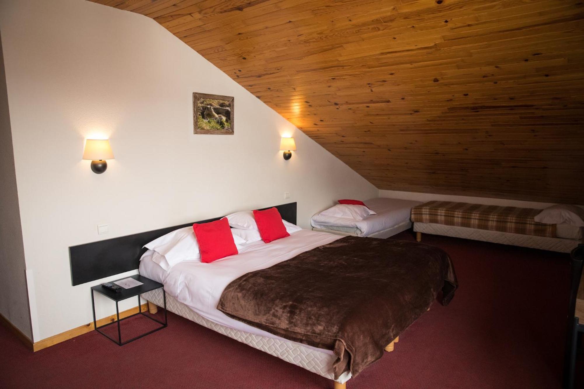 Hotel Emeraude Пезе-Нанкруа Экстерьер фото