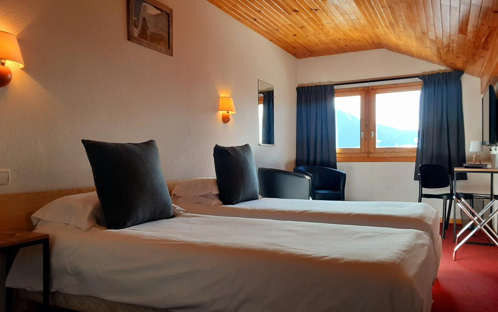 Hotel Emeraude Пезе-Нанкруа Экстерьер фото